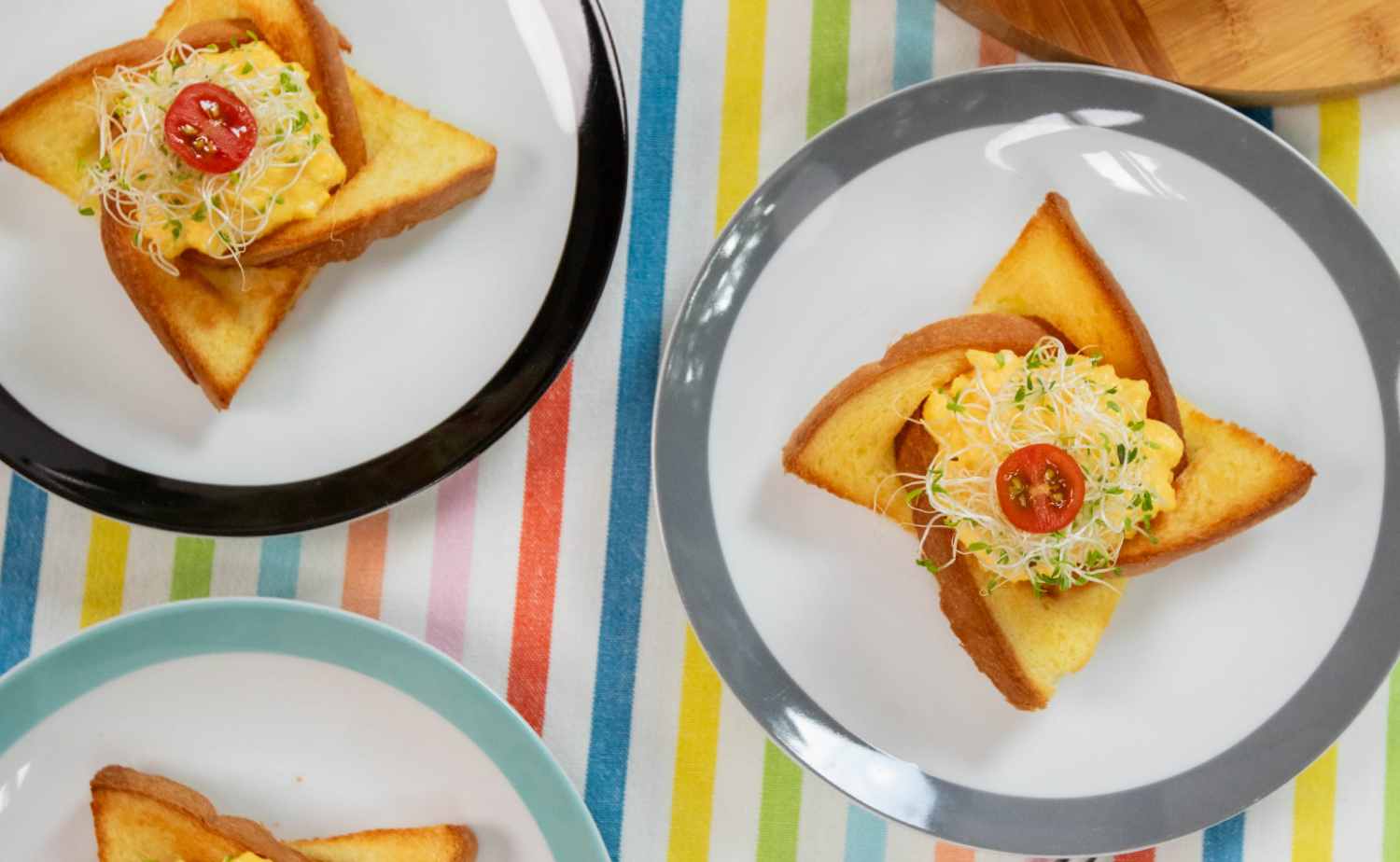 Egg and Toast (ขนมปังหน้าไข่)