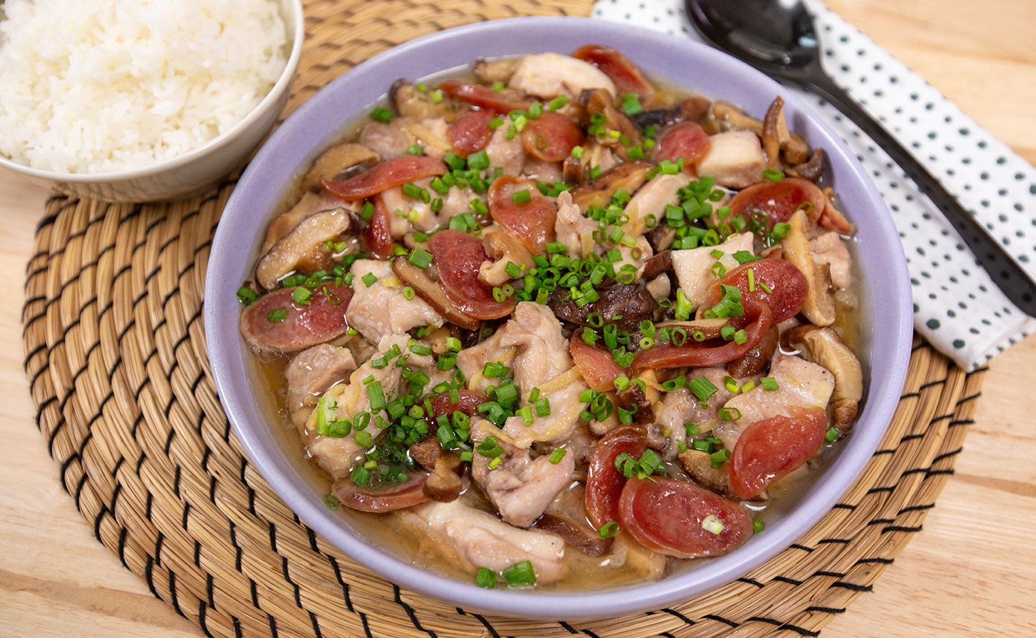 Cantonese Steamed Chicken and Shiitake (ไก่นึ่งเห็ดหอมสไตล์กวางตุ้ง)