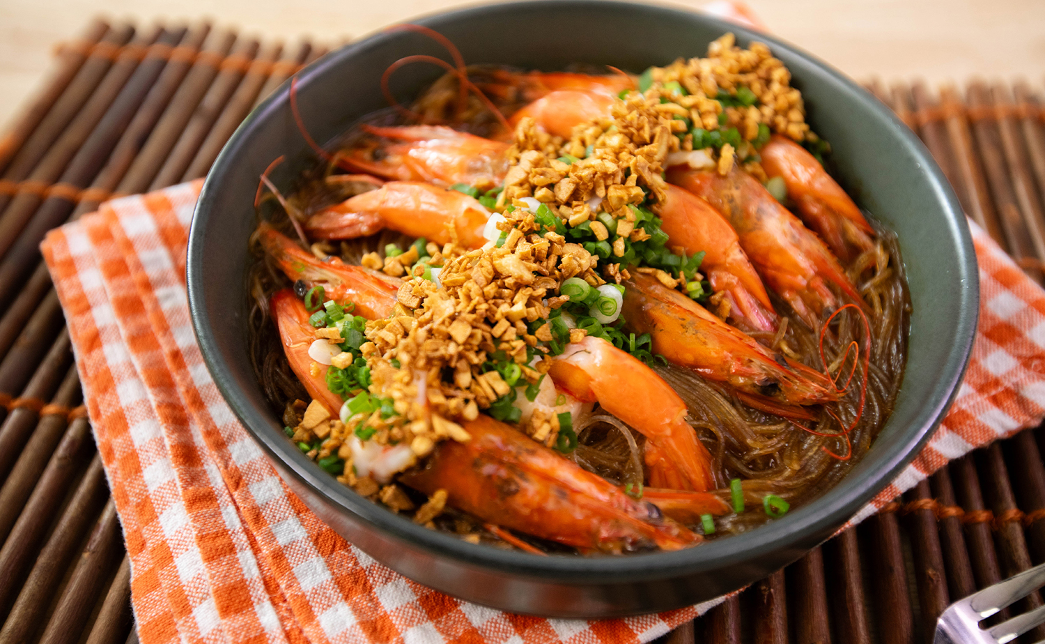 Steamed Garlic Prawns wtih Glass Vermicelli (กุ้งกระเทียมนึ่งวุ้นเส้น)
