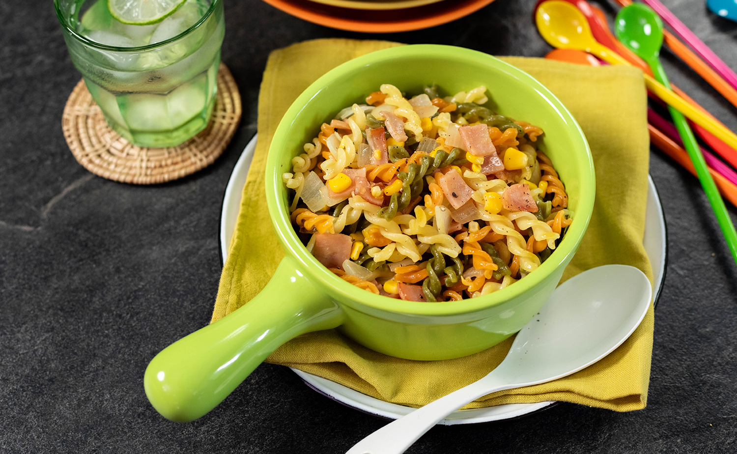 Three-color Pasta with Ham and Corn (พาสต้าสามสีกับแฮมและข้าวโพด)