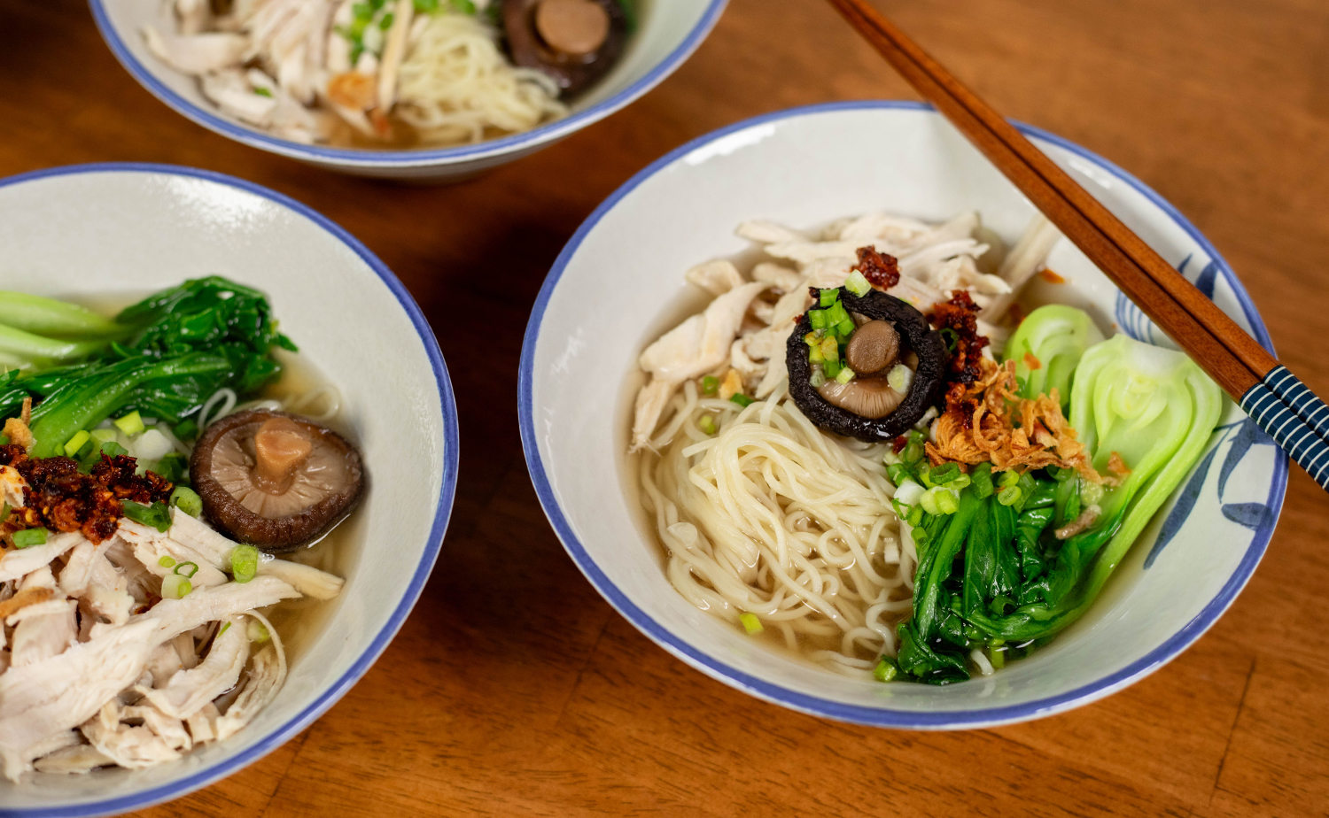 Simple Chicken Noodle Soup (บะหมี่น้ำไก่ฉีก)