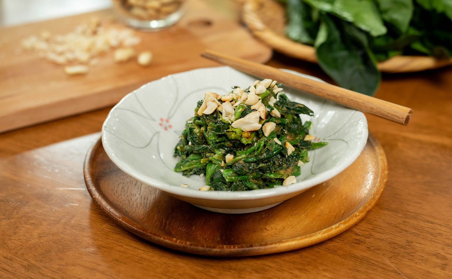 Spinach with Peanut Sauce (ปวยเล้งซอสพีนัท)