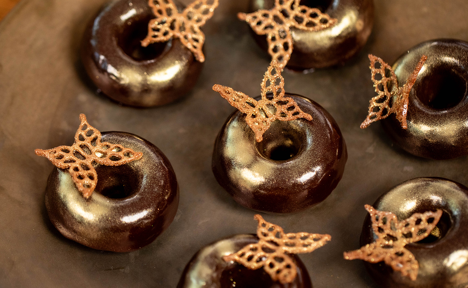 Super Moist Cocoa Donut Cake (โดนัทเค้กโกโก้เนื้อฉ่ำ)