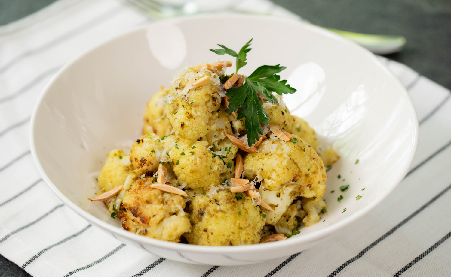 Baked Cauliflower with Pesto (กะหล่ำดอกอบเพสโต้)