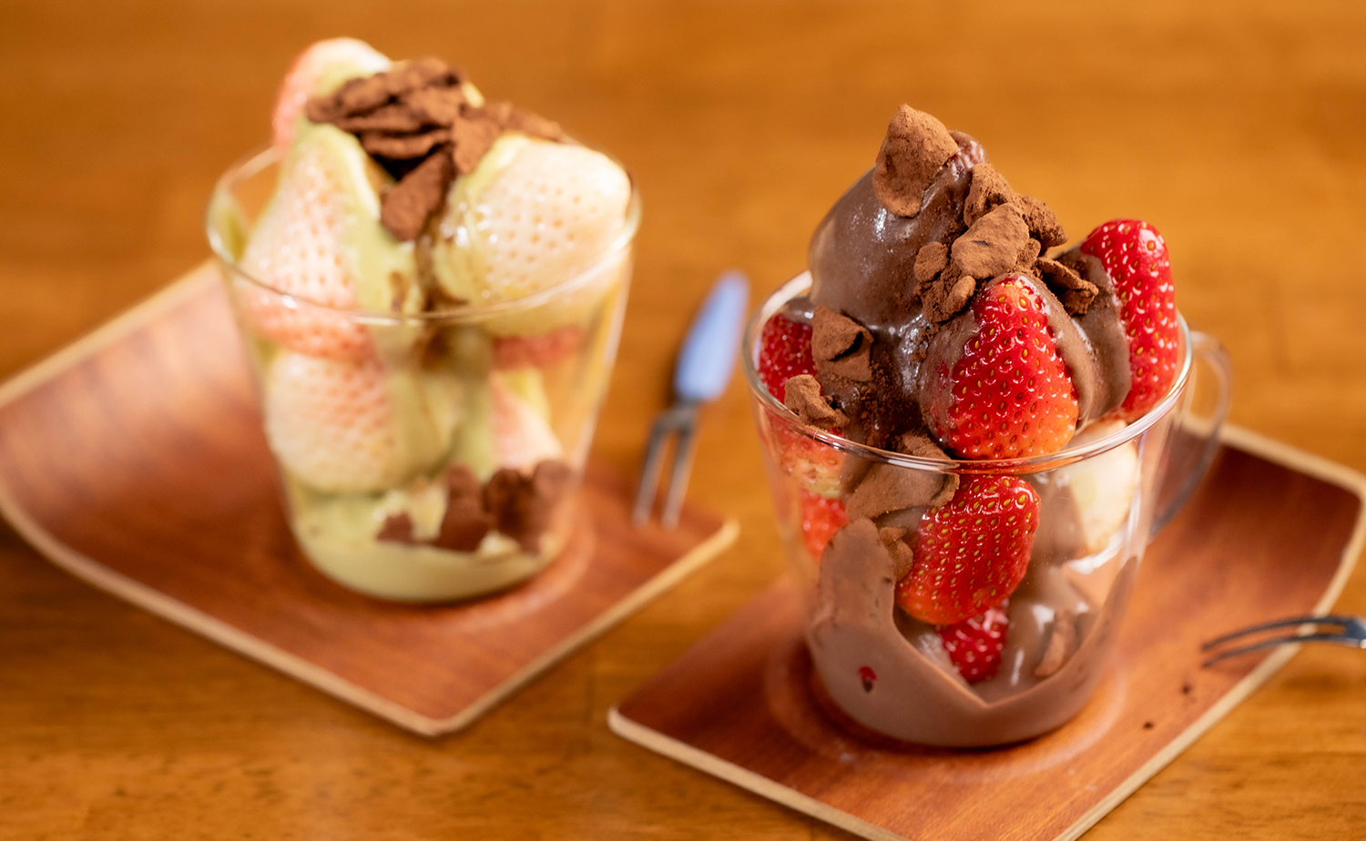 Strawberry with Silky Custard (สตรอว์เบอร์รี่หน้าคัสตาร์ด)