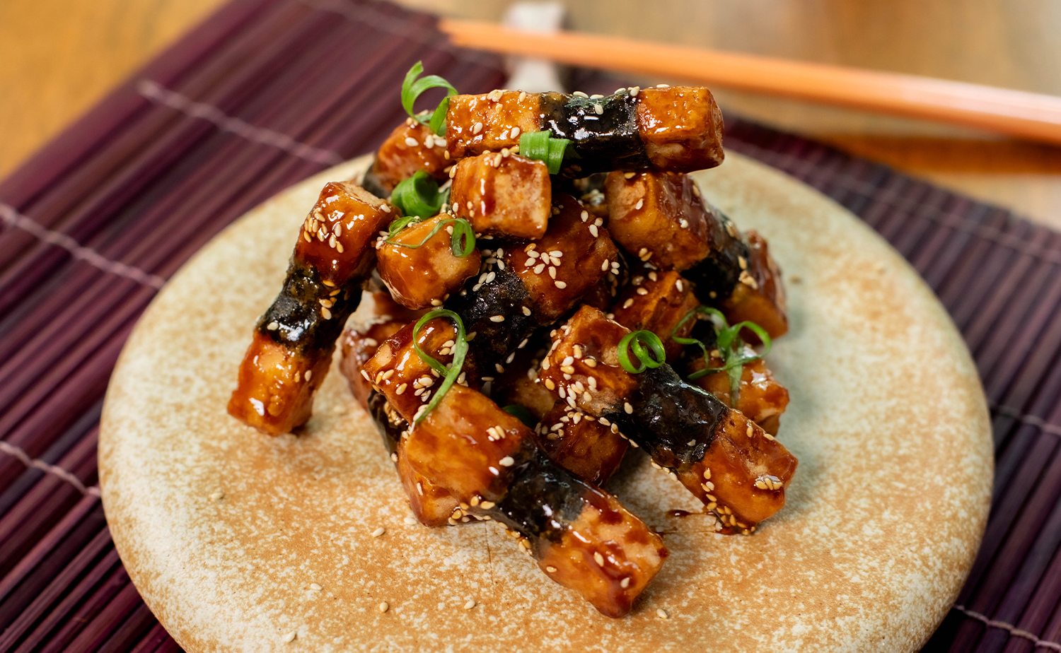 Sticky Teriyaki Tofu (เต้าหู้กรอบเคลือบซอสเทริยากิ)