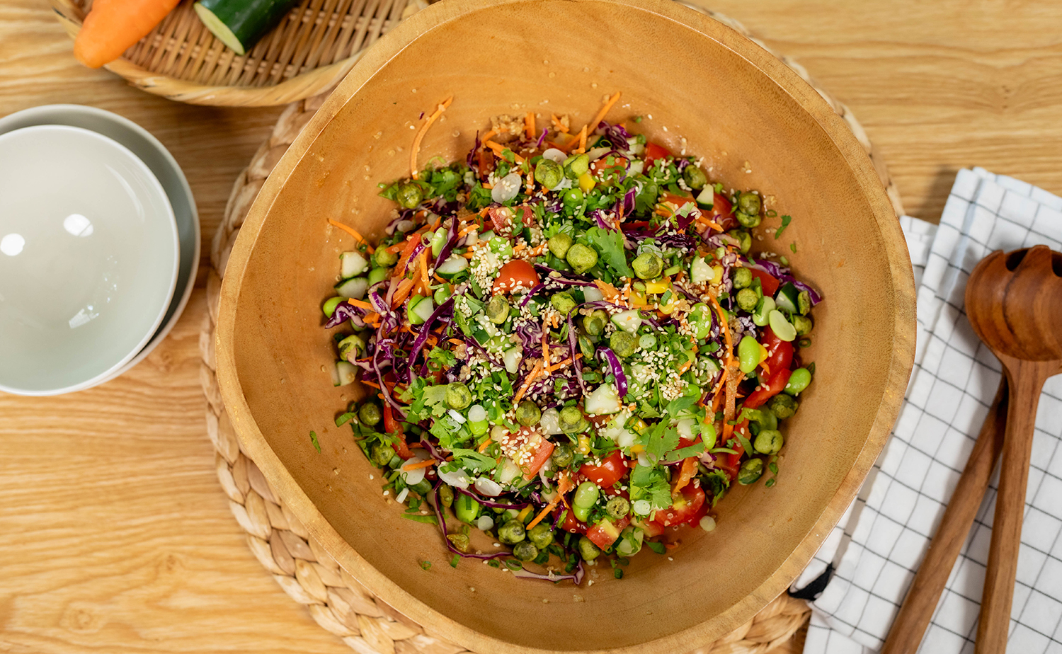 Quinoa Rainbow Salad (สลัดคินัวเรนโบว์)