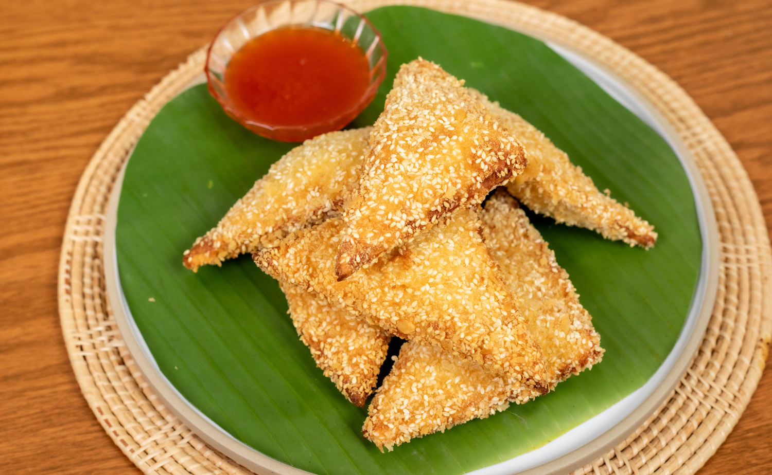 Crab Rangoon Pocket Toast (เกี๊ยวขนมปังไส้ปูอัดครีมชีส)