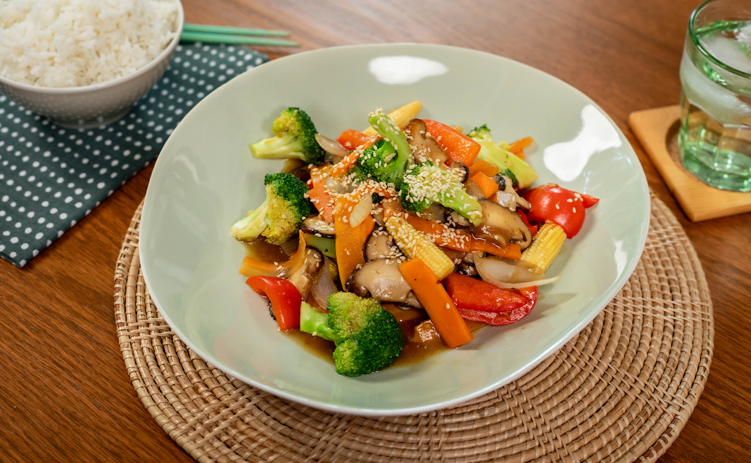 Ginger-garlic Stir-fried Vegetables (ผัดผักรวมซอสขิง)