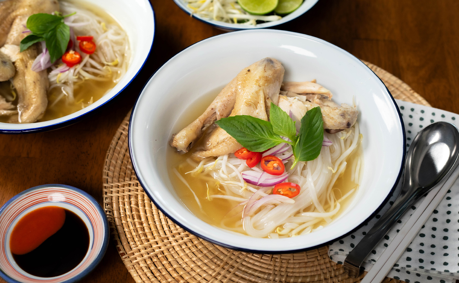 Vietnamese Chicken Pho (เฝอไก่)