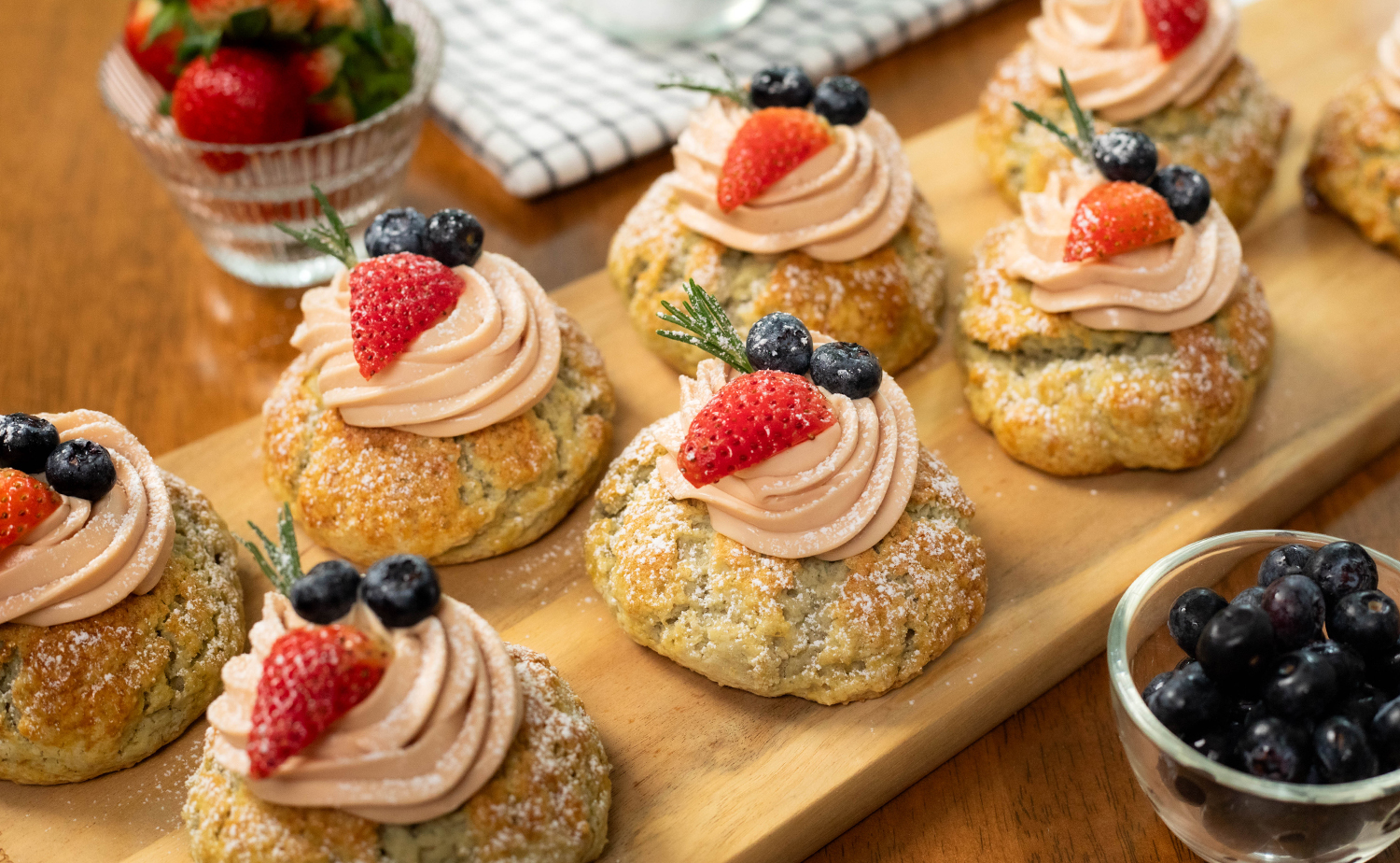 Very Berry Cream Scones (เวรี่เบอร์รี่ครีมสโคน)