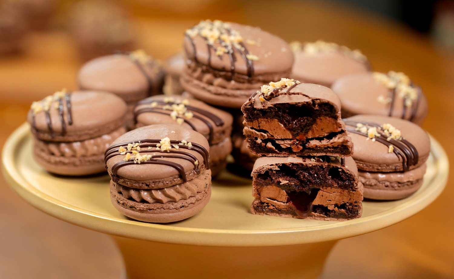 PBJ Chocolate Macarons (มาการองช็อกโกแลตไส้พีบีเจ)