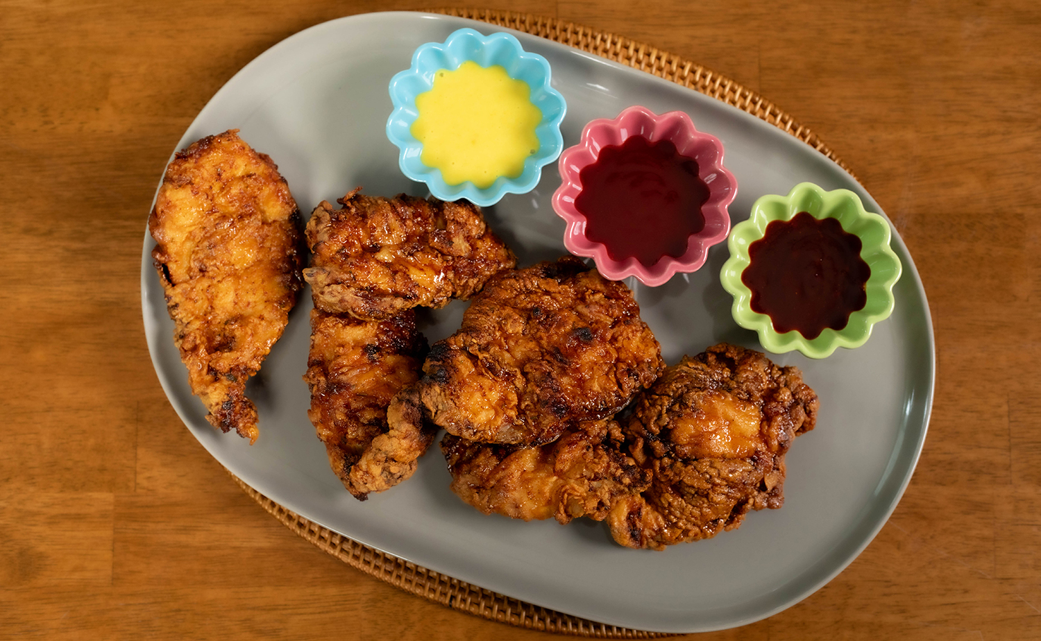 The Ultimate Fried Chicken Breast with Honey Mustard Dip (สุดยอดอกไก่ทอดซอสฮันนีมัสตาร์ด)