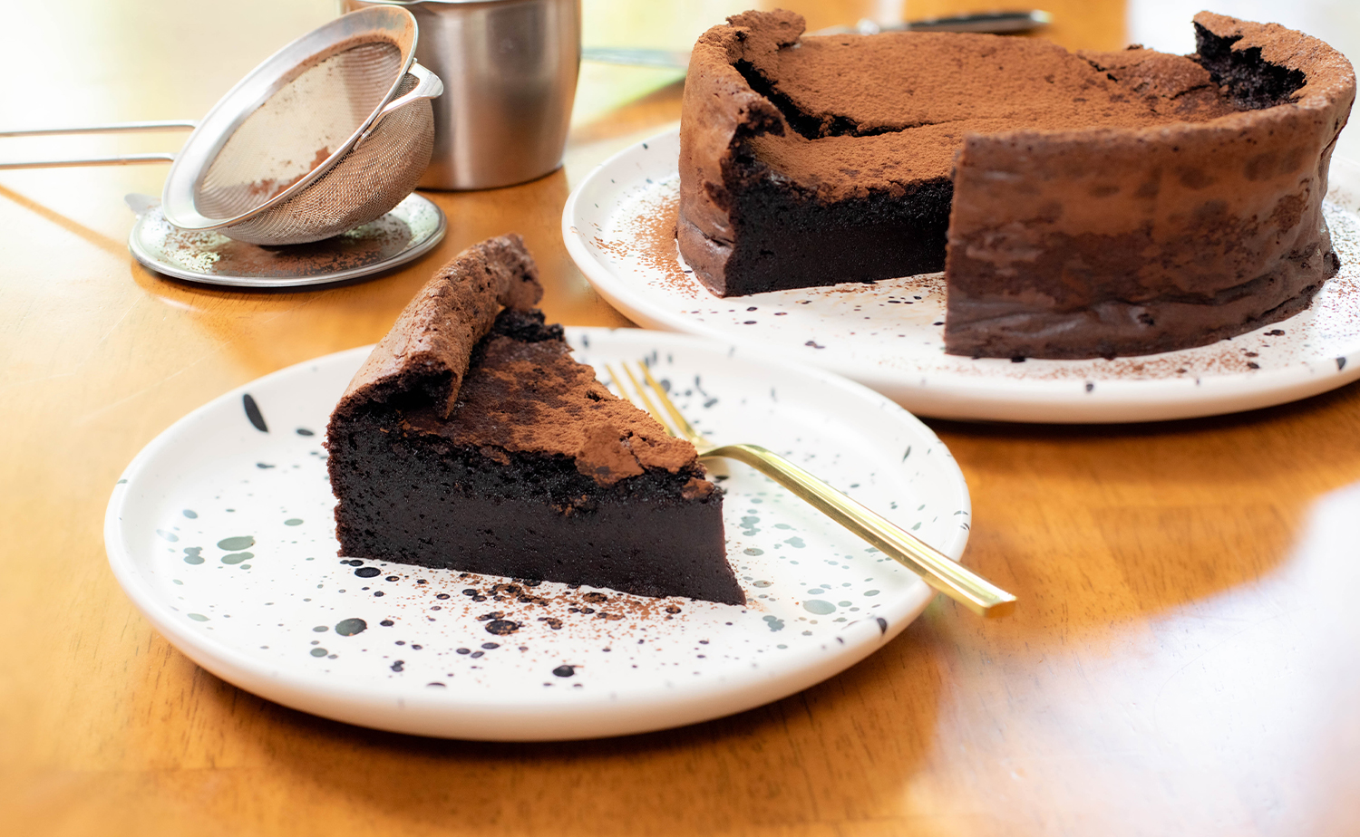 Flourless Chocolate Cake (เค้กช็อกโกแลตไร้แป้ง)