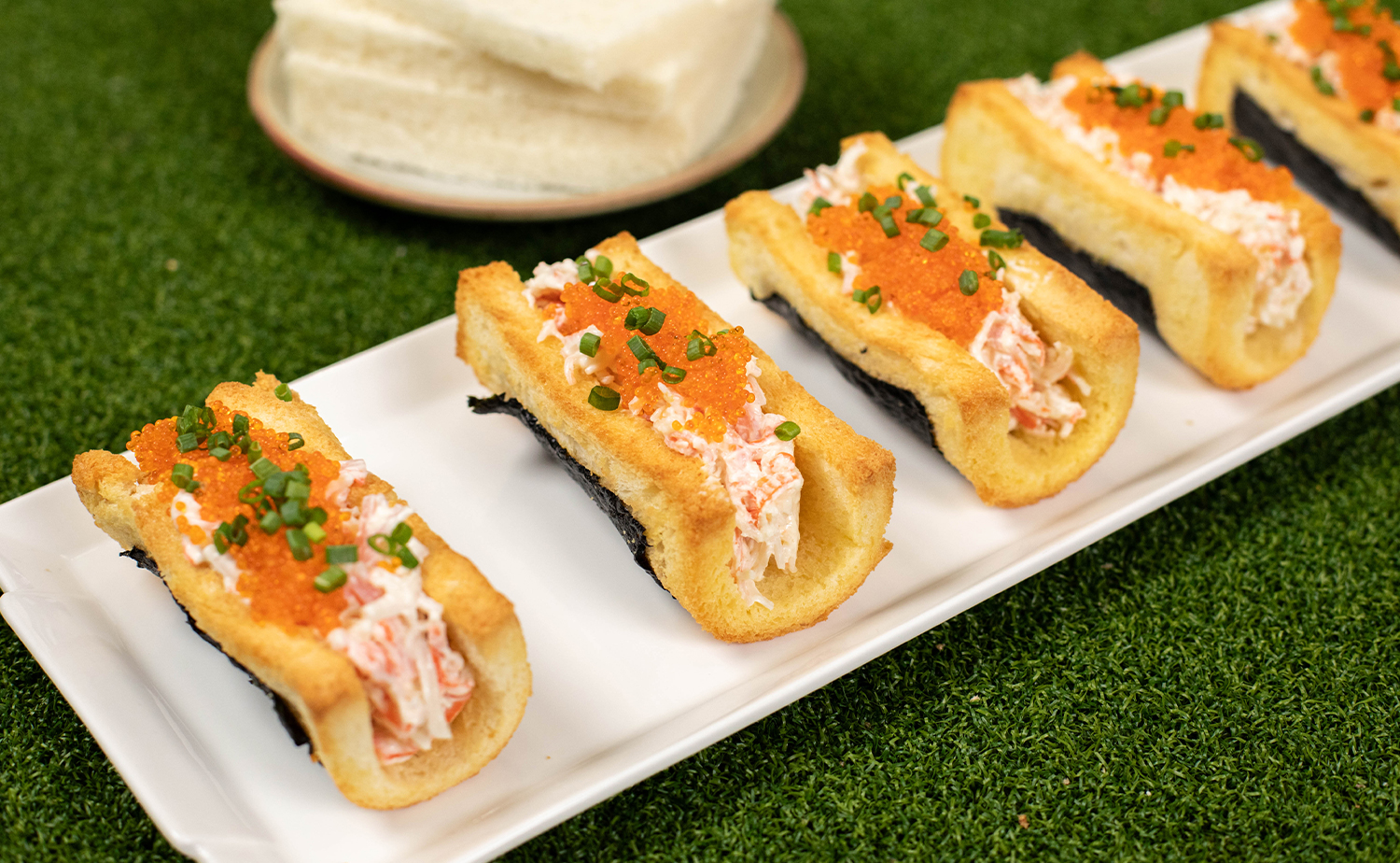 Crispy Crab Stick Salad Rolls (โรลกรอบไส้สลัดปูอัด)