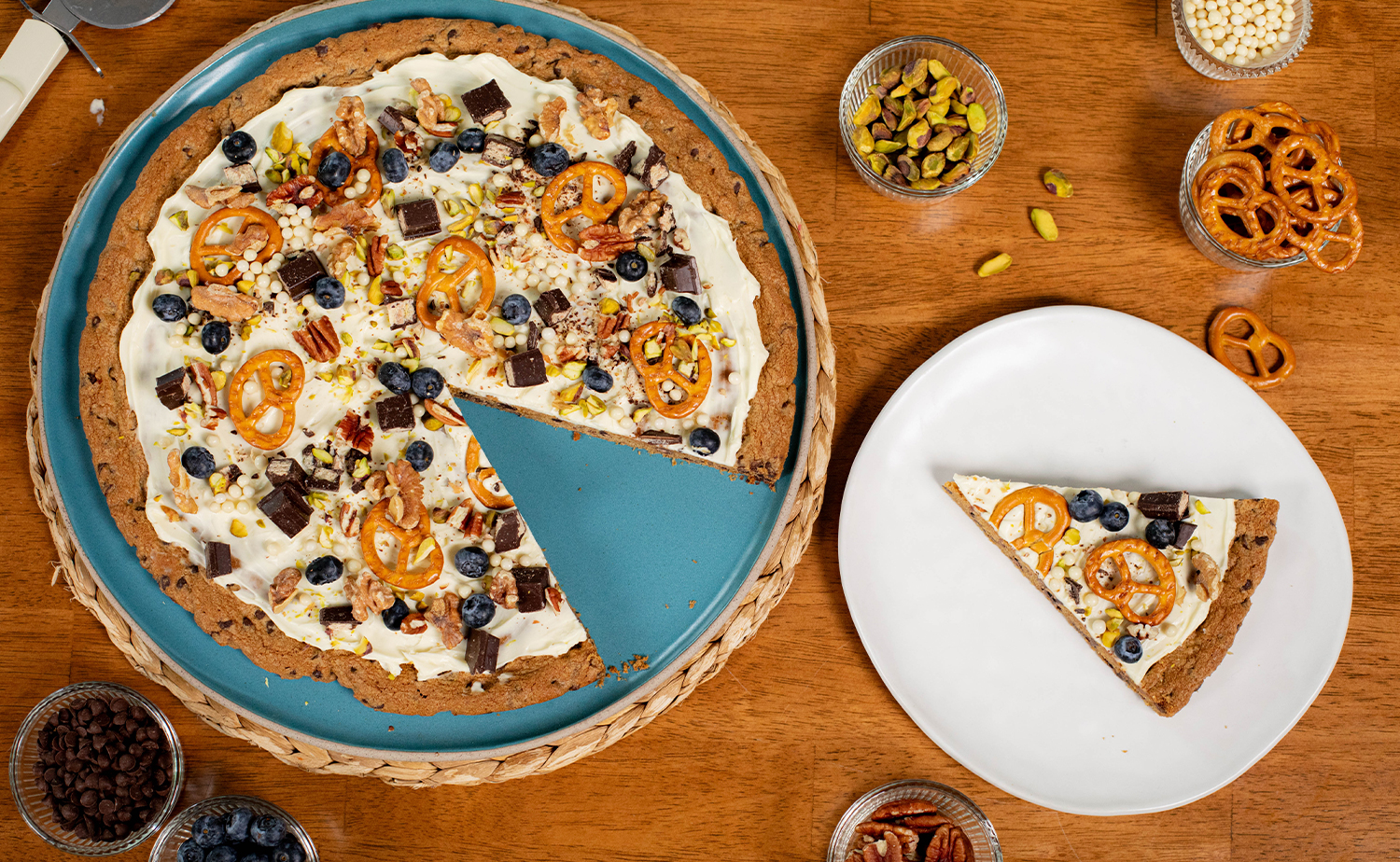 Chocolate Chip Cookie Pizza (ช็อกโกแลตชิพคุกกี้พิซซ่า)