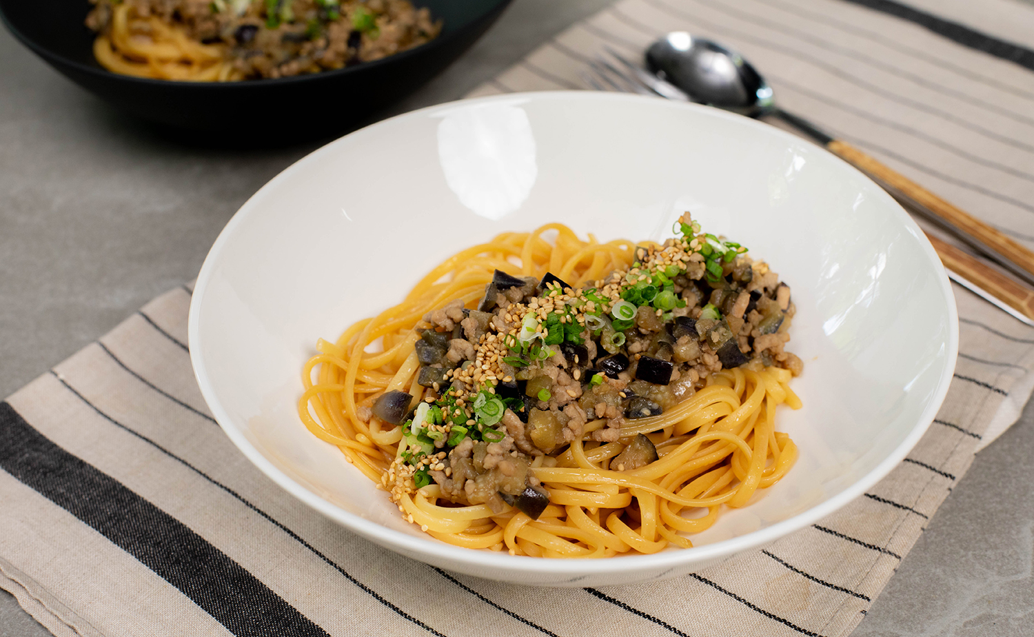 Linguine with Miso Sautéed Eggplant (ลินกวินีหน้ามะเขือม่วงผัดมิโสะ)