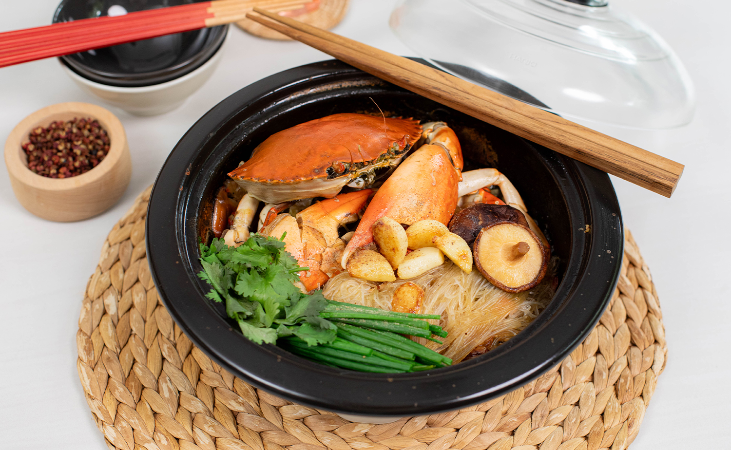 Baked Crab with Glass Noodles (ปูอบวุ้นเส้น)