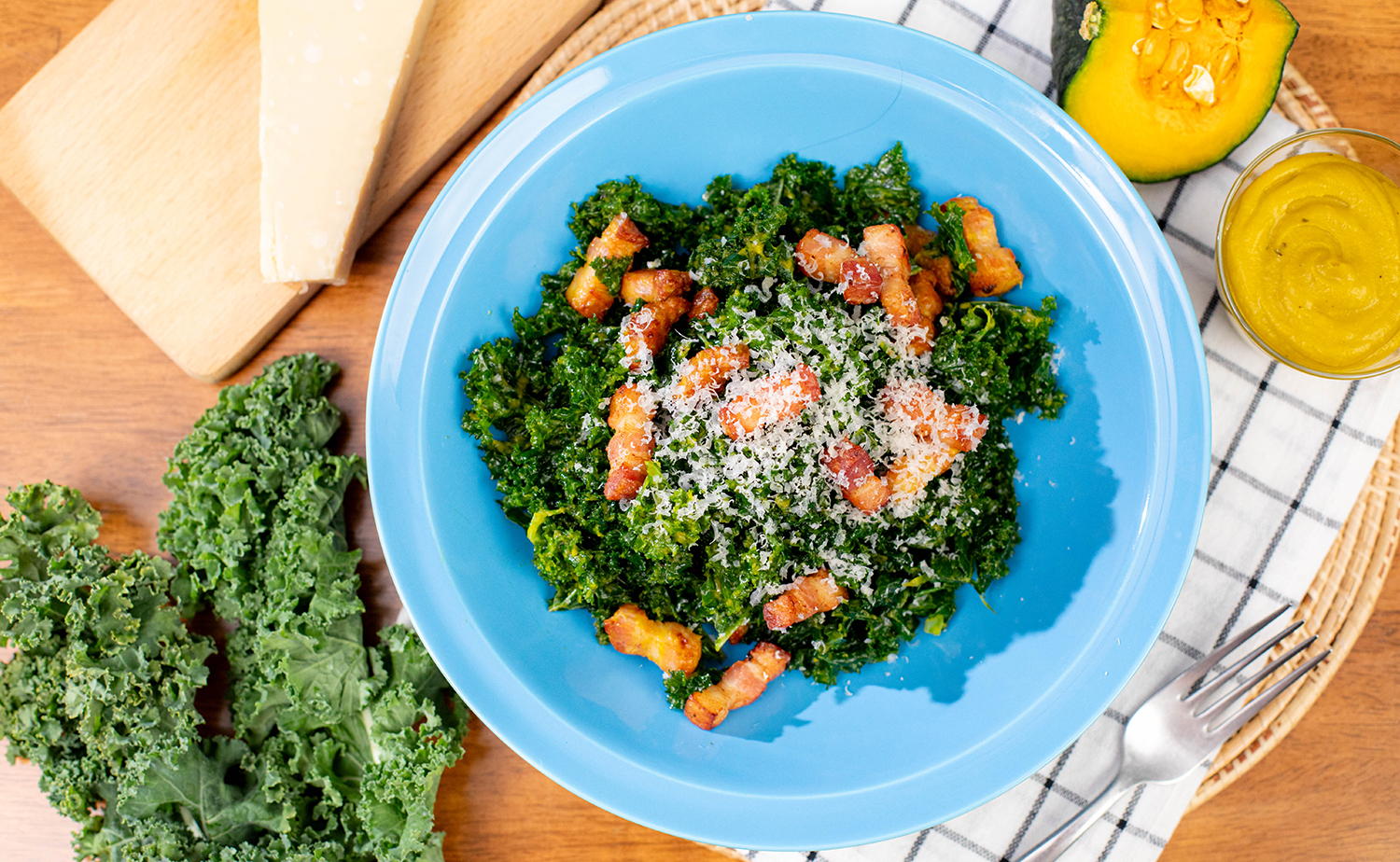 Kale Salad with Kabocha Dressing (สลัดเคลน้ำสลัดฟักทองญี่ปุ่น)