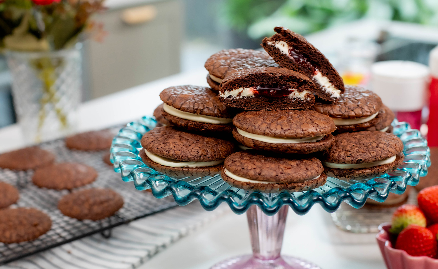 Brownie Cookie Sandwich with Strawberry Cream Cheese Filling (บราวนี่คุกกี้แซนด์วิชไส้สตรอว์เบอร์รี่