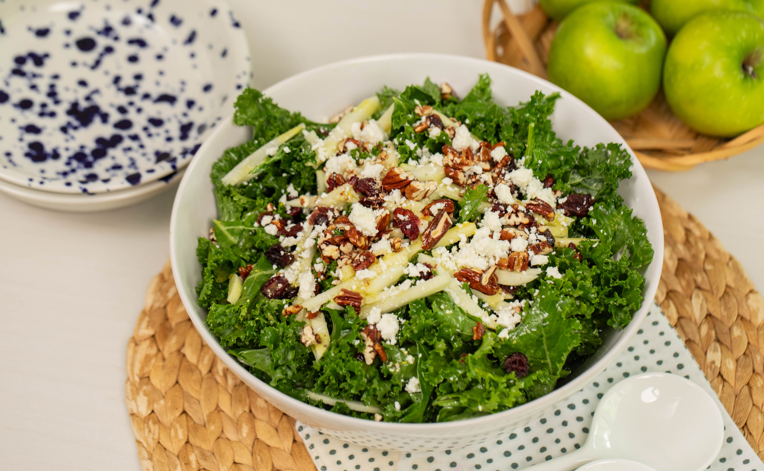 Kale Salad with Maple Pecan (สลัดเคลและเมเปิ้ลพีแคน)