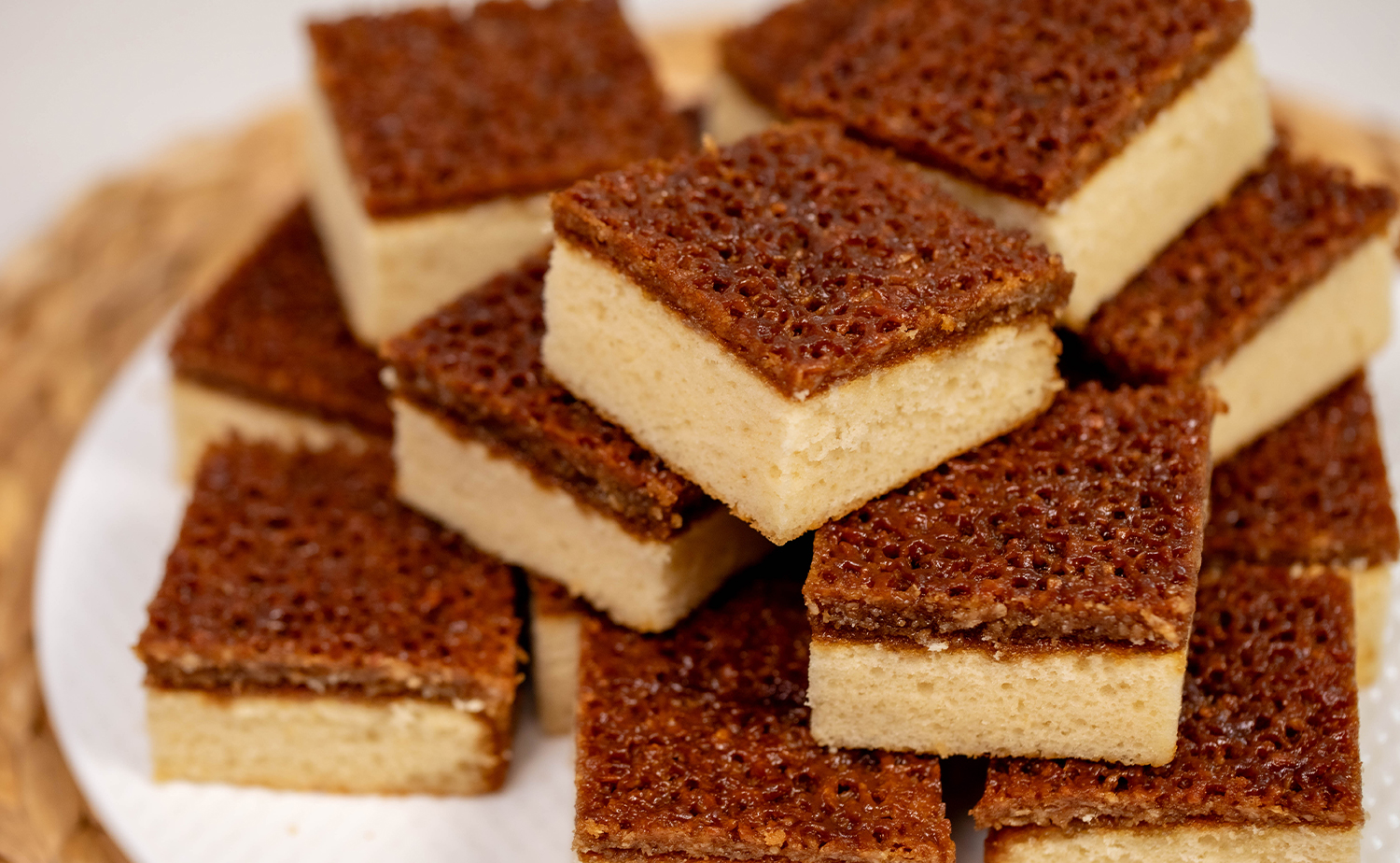 Lazy Daisy Cake (เค้กวานิลลามะพร้าวหน้าเยิ้ม)