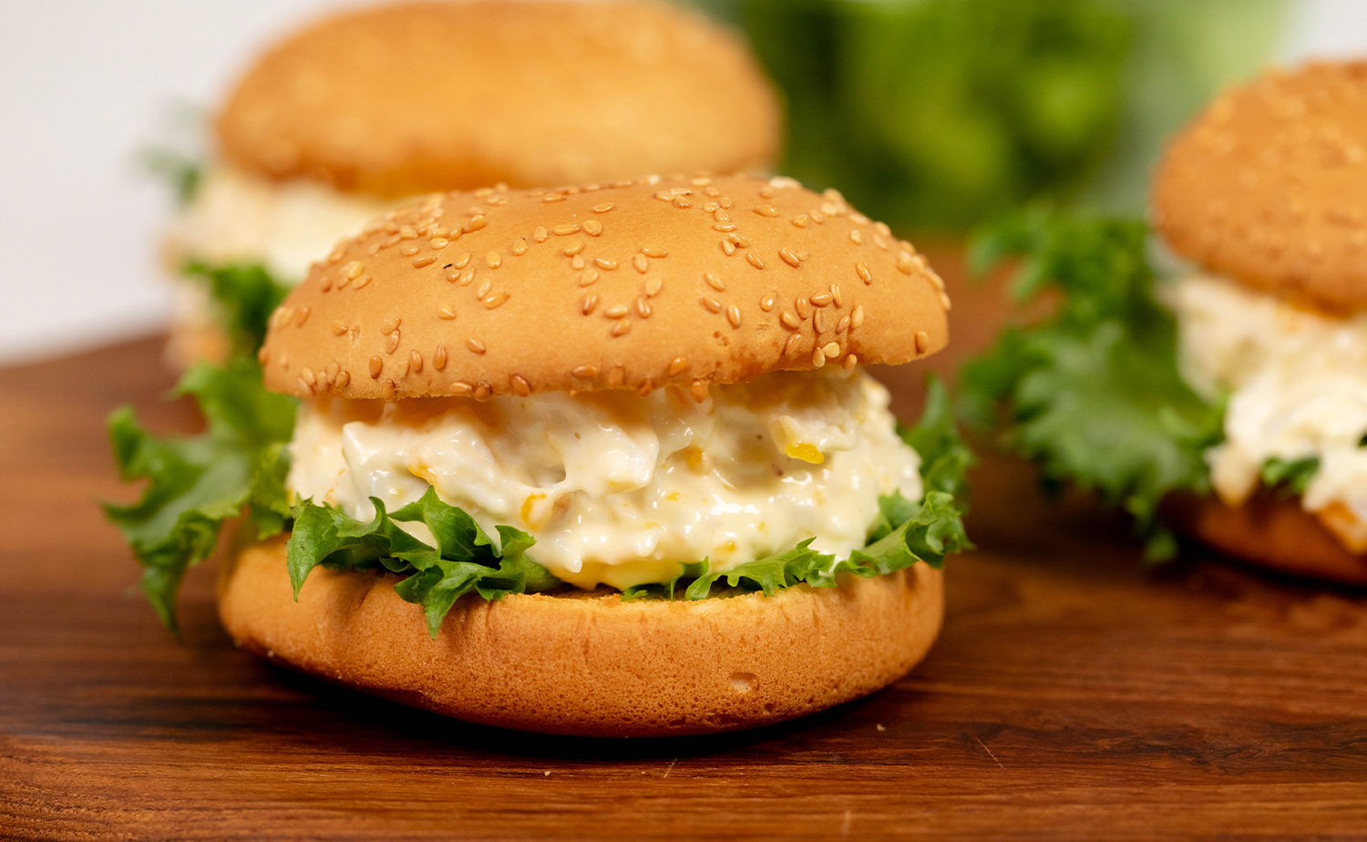 Crab & Egg Salad Burger (เบอร์เกอร์สลัดไข่ปูก้อน)