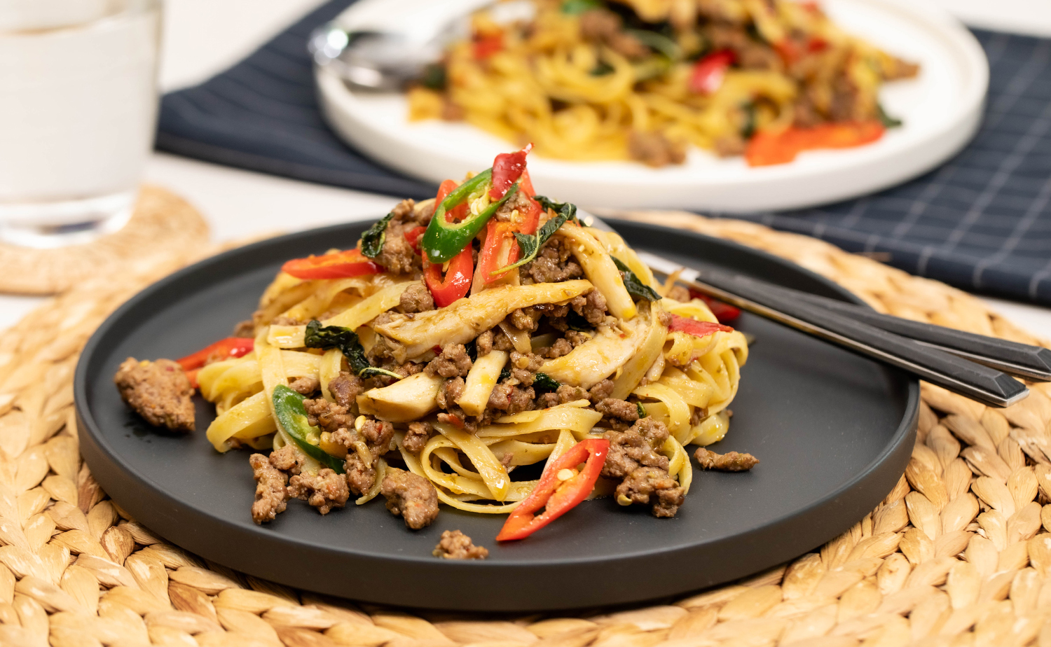 Fettuccine with Thai Basil Beef & Pesto (พาสต้าเพสโต้กะเพราเนื้อสับ)