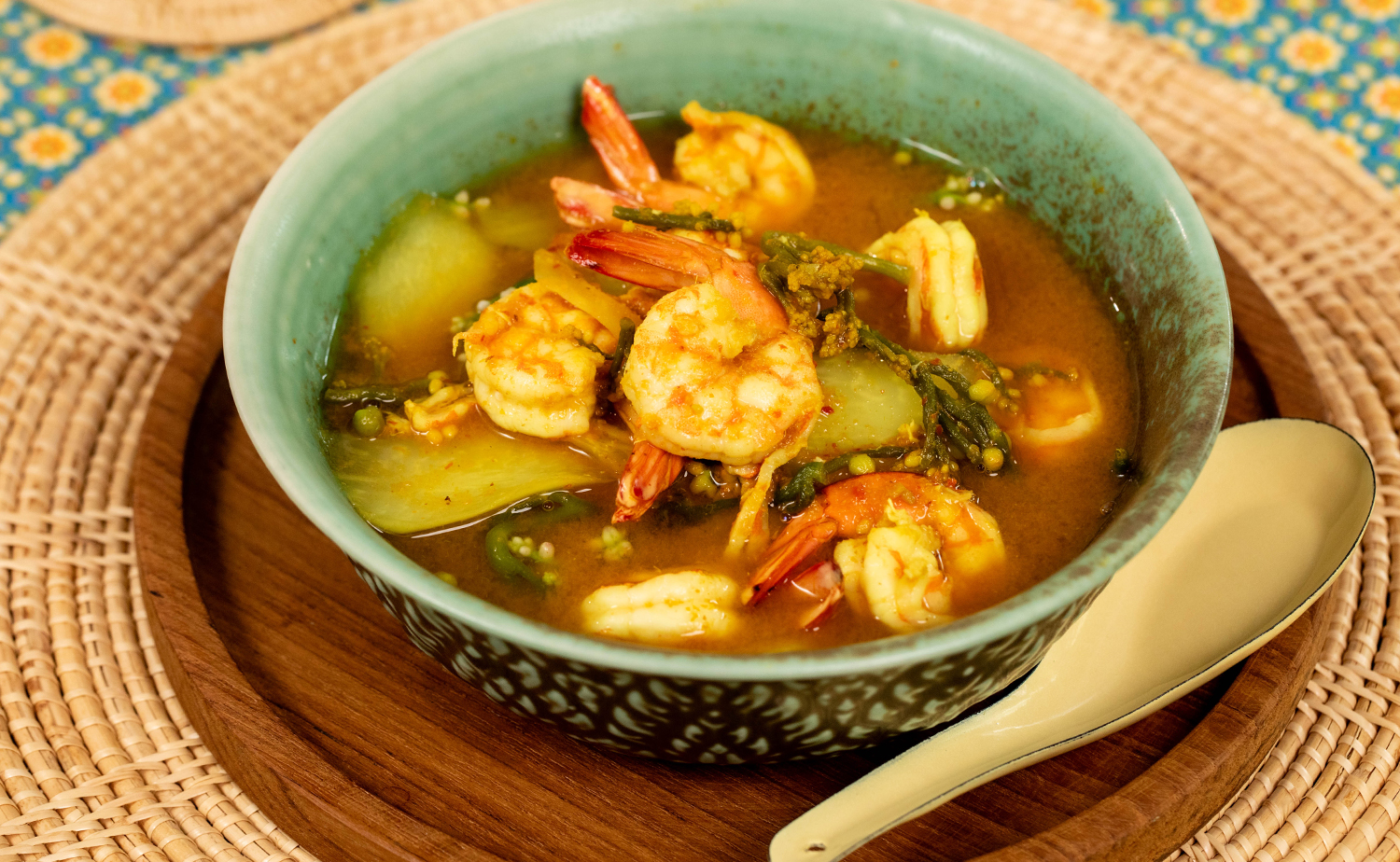 Southern Thai Yellow Curry with Shrimp and Vegetables (แกงเหลืองกุ้งมะละกอดอกปลัง)