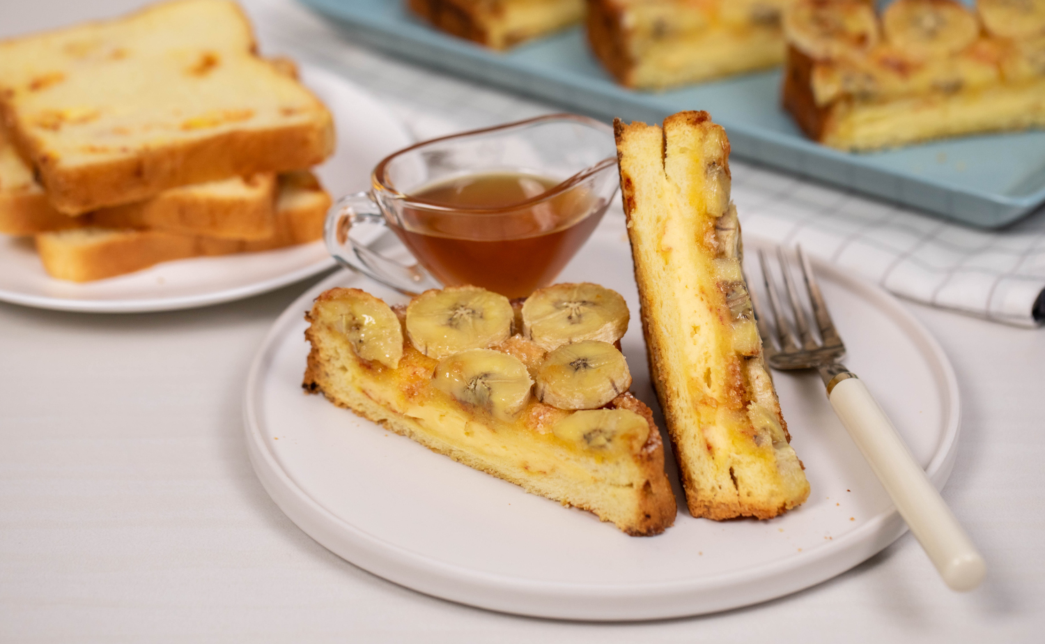Caramel Banana Cream Cheese Toast (โทสต์บัตเตอร์สก็อตไส้ครีมชีสกล้วยคาราเมล)