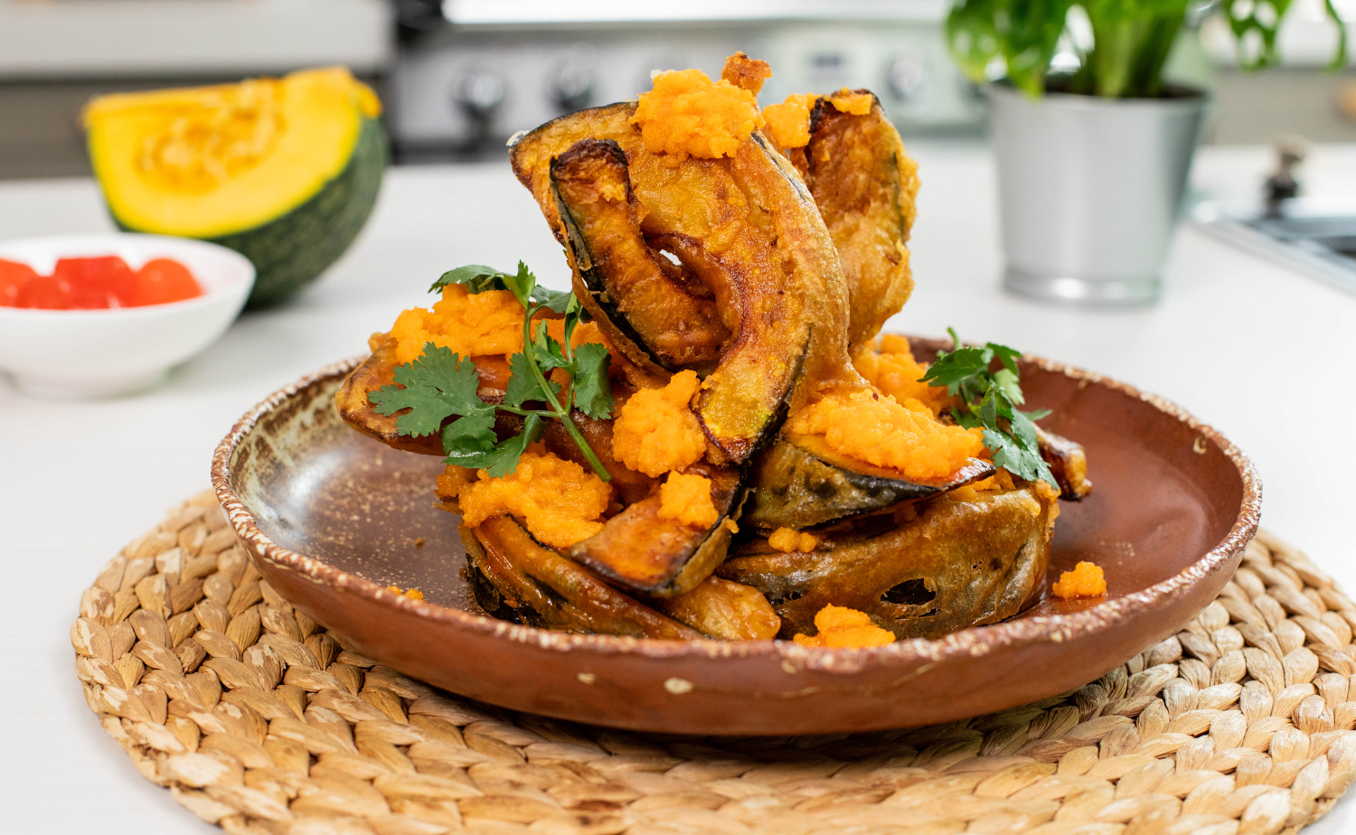 Crispy Japanese Pumpkin with Salted Egg Yolk Sauce (ฟักทองญี่ปุ่นทอดซอสไข่เค็ม)