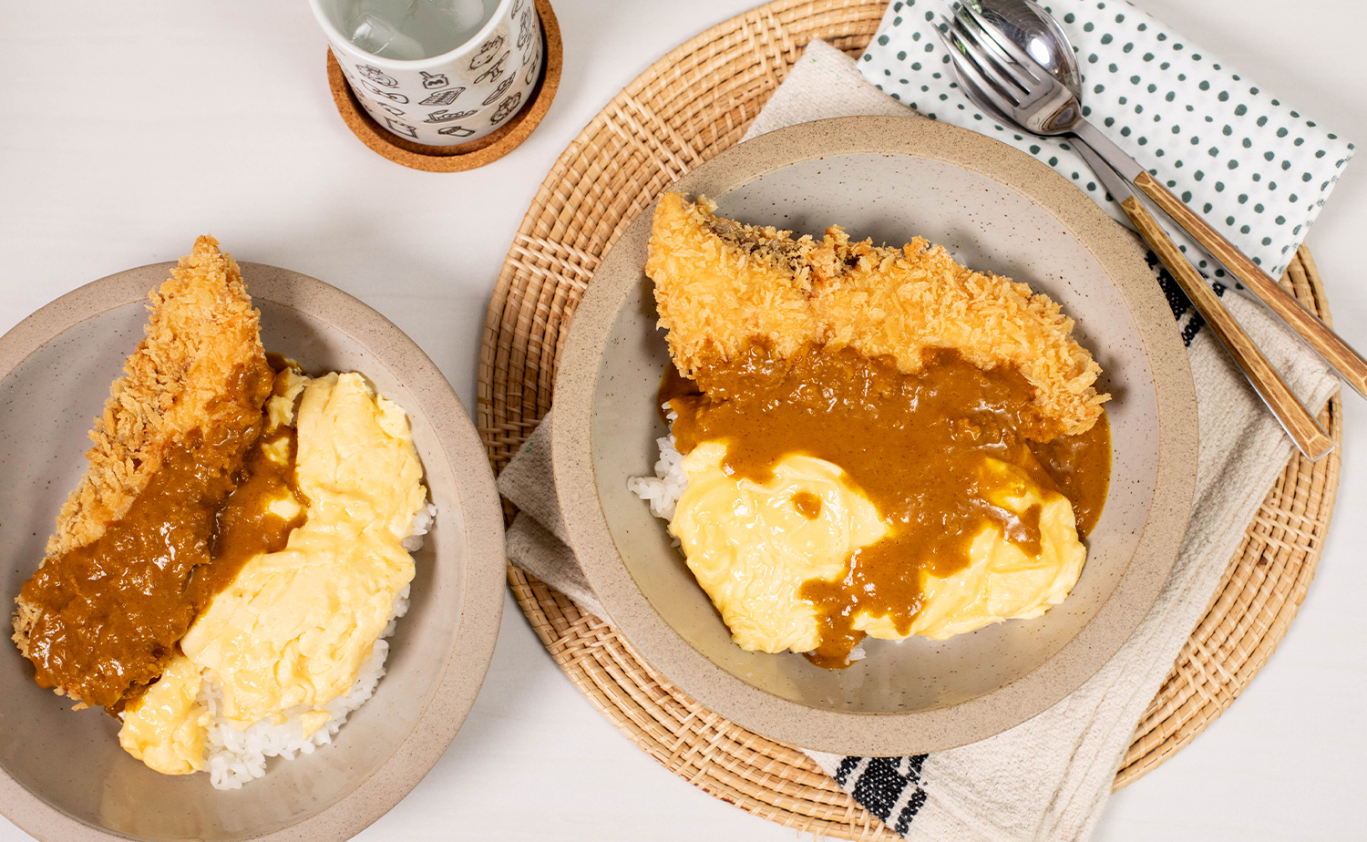 Salmon Katsu with Creamy Egg and Japanese Curry Sauce (แซลมอนคัตสึไข่ข้นราดซอสแกงกะหรี่)