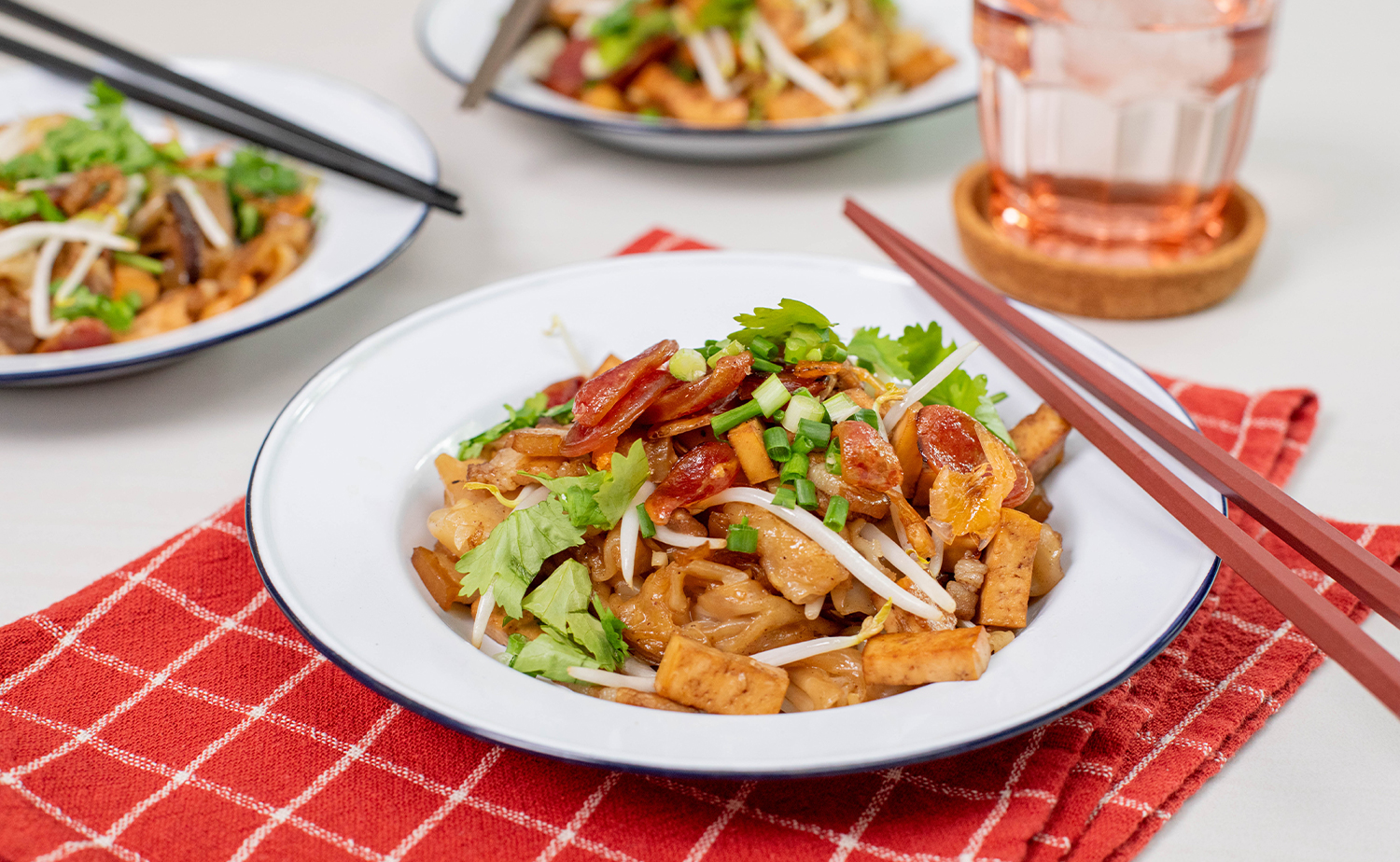 Wok-fried Rice Noodles with Five-Spice Braised Pork and Tofu (ผัดก๋วยเตี๋ยวหลอดทรงเครื่อง)