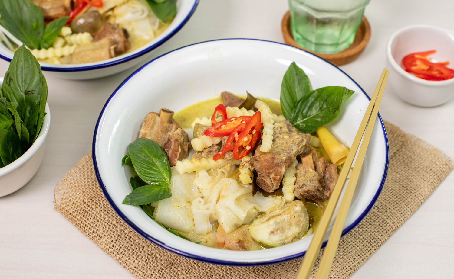 Green Curry Noodle Bowl with Pork Ribs (เส้นใหญ่แกงเขียวหวานซี่โครงหมูอ่อน)