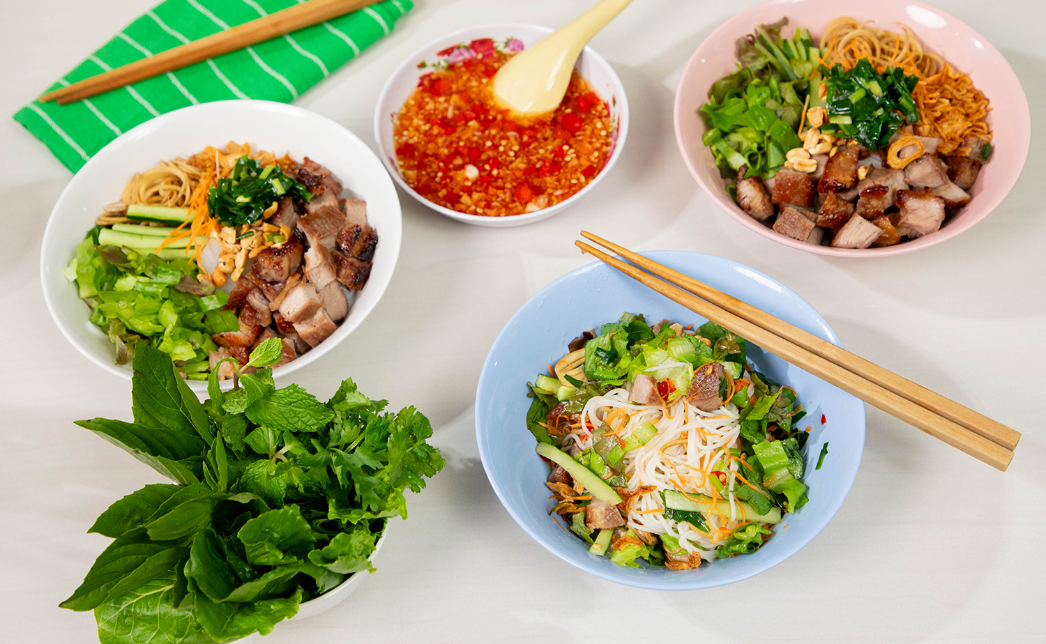Vietnamese-Style Grilled Pork Noodle Salad (ยำขนมจีนหมูย่างเวียดนาม)