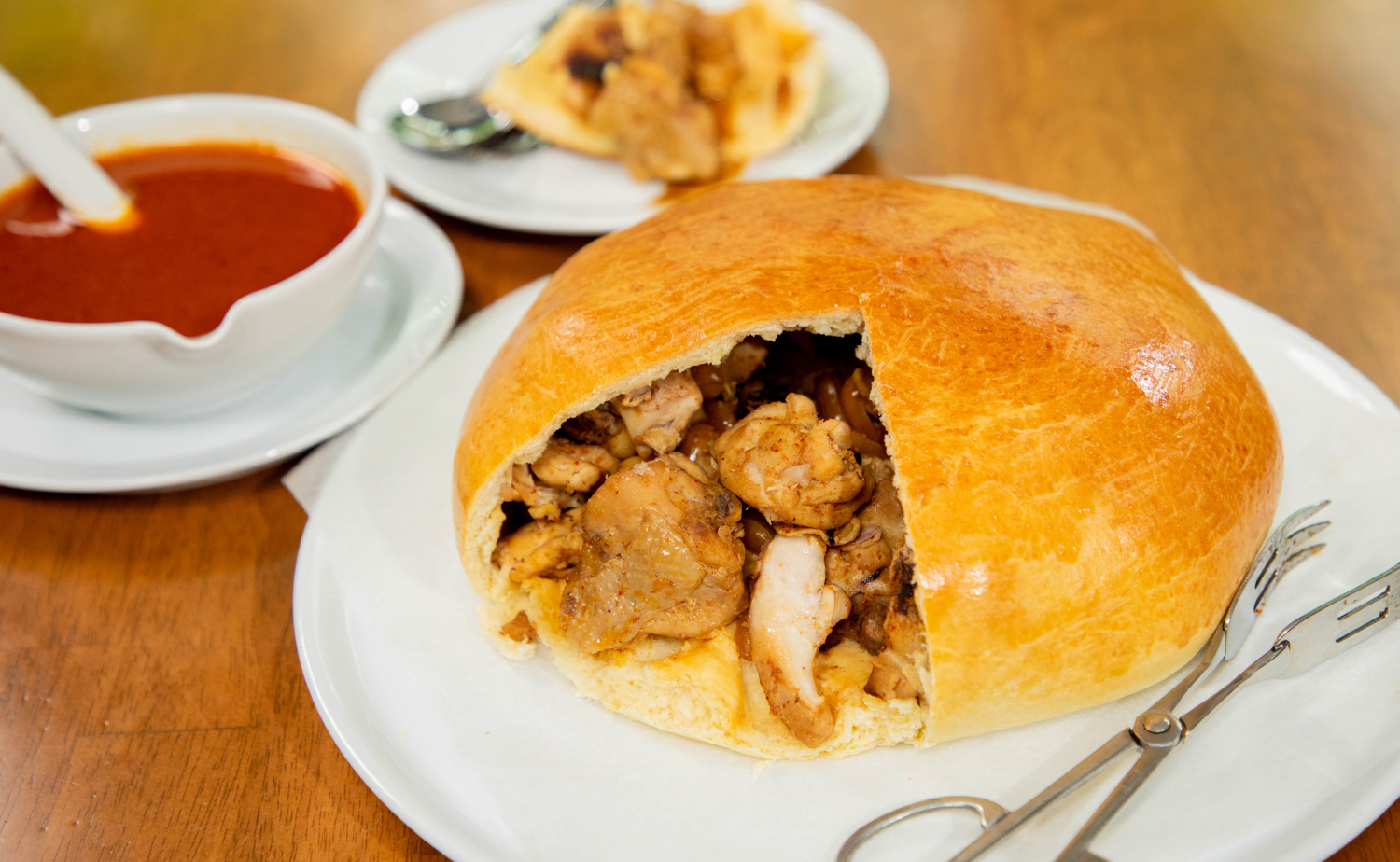 Jumbo Massaman Chicken Bun (ขนมปังจัมโบ้ไส้มัสมั่นไก่)